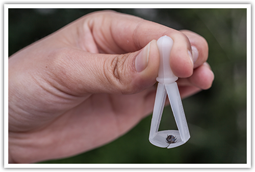 Tick removing spoon for an infection free removal